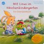 "Mit Linus im Häschenkinder­garten: Ein Osterspielbuch." Ein Hase bemalt ein großes Osterei, umgeben von Gräsern und Büschen., Buch