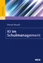 "KI im Schulmanagement", Florian Nuxoll. Oben abstrakte Streifen in Blau und Lila, links gelber Streifen mit "PÄDAGOGIK"., Buch