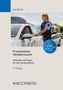 „Praxiswissen Verkehrsrecht: Hinweise und Tipps für den Streifendienst“, 5. Auflage, 2500 Hinweise, Daubner, ein Polizist kontrolliert ein Auto.