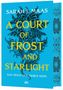 Text: "SARAH J. MAAS, A COURT OF FROST AND STARLIGHT, DAS REICH DER SIEBEN HÖFE, 4, COVER TO BE REVEALED, dtv." Heller Hintergrund., Buch