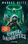 "Rippers Daughters" von Markus Heitz. Eine Szene mit einem Motorradfahrer, viktorianischen Figuren und einem großen Totenkopf., Buch