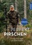 "Stefan Mayer - Perfekt Pirschen: Erfolgreich jagen auf leisen Sohlen." Ein Jäger in Tarnkleidung im Wald, mit Gewehr., Buch