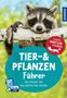 Auf grünem Hintergrund steht "TIER- & PFLANZEN Führer". Ein Waschbär hält sich an einem Ast fest., Buch