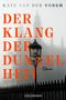 Text: "Der Klang der Dunkelheit. Roman." Oben: "Kate Van Der Borgh". Unten: "Goldmann". Laterne vor nebeliger Kathedrale., Buch