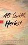 „Ali Smith Herbst ROMAN“. Zartes, wolkig gemaltes Himmelmotiv in Pastelltönen, Logo oben links., Buch