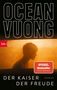 "OCEAN VUONG", "DER KAISER DER FREUDE", "SPIEGEL Bestseller". Silhouette eines Menschen in orangefarbenem Licht., Buch