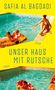 Der Text zeigt: Safia Al Bagdadi, Unser Haus mit Rutsche, Roman, Hanser. Zwei Kinder im Schwimmbecken, eine Frau am Beckenrand., Buch