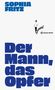 Der Text "SOPHIA FRITZ", "Der Mann, das Opfer" in Blau. Unten rechts das Logo "Hanser Berlin". Eine Person in Weiß läuft., Buch
