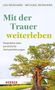 „Mit der Trauer weiterleben“ – Gespräche über persönliche Verlusterfahrungen. Ein großer Baum an einem Wegesrand., Buch