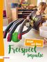 Texte: "Körper und Sinne", "Freispiel Impulse", "Michael Fink." Ein Kind baut mit großen Handattrappen am Tisch., Buch