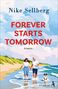 "FOREVER STARTS TOMORROW" in Rot. Ein Paar spaziert am Strand mit einem Hund, Wellen und Dünen im Hintergrund., Buch