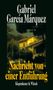 Text: "Gabriel García Márquez, Nachricht von einer Entführung, Kiepenheuer & Witsch". Unscharfes Haus im Hintergrund., Buch
