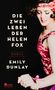 "Die zwei Leben der Helen Fox. Roman. Emily Dunlay." Eine Frau in einem roten, glitzernden Kleid lächelt seitlich., Buch