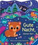 "Gute Nacht, kleiner Bär! Meine erste Vorlese-Geschichte. Ein niedlicher Bär mit bunten Pflanzen, unter klarem Sternenhimmel."