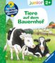 "Tiere auf dem Bauernhof" steht in Grün. Zwei Kühe auf einer Wiese; im Hintergrund Schafe, ein Zaun und eine Scheune., Buch