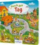 „Durch den Tag“ steht auf einer lebhaften Illustration eines Spielplatzes mit spielenden Kindern, Tieren und Erwachsenen.