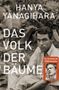 Texte: "HANYA YANAGIHARA DAS VOLK DER BÄUME". Ein Mann in hellem Hemd in einer dichten Pflanzenkulisse.