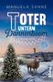„Toter unterm Tannenboom“, Nordsee-Krimi. Ein festlich geschmückter Baum, ein Schaf mit Mütze, ein Leuchtturm im Hintergrund., Buch