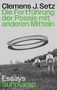 Text: "Clemens J. Setz. Die Fortführung der Poesie mit anderen Mitteln. Essays. Suhrkamp."  
Darunter Männer vor einem fliegenden Ring., Buch