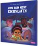 "AMMA KANN NICHT EINSCHLAFEN" in großen Buchstaben. Ein Kind zwischen zwei schlafenden Erwachsenen, schaut unzufrieden., Buch