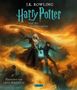 "Harry Potter und der Halbblutprinz" von J.K. Rowling, illustriert von Levi Pinfold. Zwei Figuren umgeben von Flammen., Buch