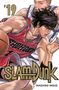#19, Slam Dunk. Zwei Basketballspieler im intensiven Spiel, der vordere in rotem Trikot dribbelt den Ball. Illustration.