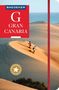 "BAEDEKER GRAN CANARIA" in Weiß auf rotem Hintergrund. Zwei Personen laufen eine Sanddüne hinab mit Meer im Hintergrund., Buch