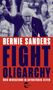 "BERNIE SANDERS FIGHT OLIGARCHY. ÜBER WIDERSTAND IN AUTORITÄREN ZEITEN." Mensch spricht leidenschaftlich am Mikrofon.
