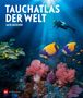 "Tauchatlas der Welt" von Jack Jackson. Ein Taucher schwimmt über einem Korallenriff mit bunten Fischen im klaren Wasser., Buch