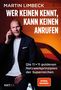 Titel: „Wer keinen kennt, kann keinen anrufen“. Darunter ein Mann im Anzug mit Handy, orangefarbener Hintergrund., Buch