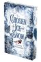 "Chosen by Ice and Snow" steht in verschnörkelter Schrift. Darunter "Yvonne Wundersee" und "Lycrow Verlag". Verschneite, blaue Burg., Buch