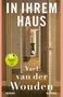 Der Text lautet: "IN IHREM HAUS, Yael van der Wouden, ROMAN, GUTKIND." Hintergrund: geöffnete Türen in einem Flur., Buch