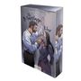 Text: "USA TODAY BESTSELLERAUTORIN SARAH BLUE The Marriage Hex Roman Vajosh." Illustration: Mann und Frau in intensiver Begegnung., Buch