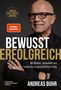 "Bewusst erfolgreich. Mit Klarheit, Spiritualität und Leadership zu ganzheitlichem Erfolg. Andreas Buhr." Ein Mann lächelt.