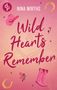 Der Text "Nina Wirths", "Wild Hearts Remember". Rosa Hintergrund, Cowboyhut, Stiefel, Blumen, goldene Hufeisen, Seilherz., Buch