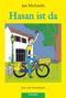 "Hasan ist da" von Jan Michaelis. Illustration: Person auf Fahrrad, hebt Hut. Häuser, Baum, Mülleimer im Hintergrund., Buch
