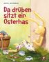 Titel: "Da drüben sitzt ein Osterhas". Ein Hase lehnt an einer Wand, trägt bemalte Hosen, neben ihm bunte Eier und Malutensilien., Buch