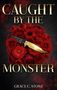 „CAUGHT BY THE MONSTER“ steht oben, „GRACE C. STONE“ unten. Rote Rosen und ein gold-glänzendes Messer., Buch