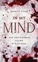 "ANNIIE STAN - IN MY MIND: DER UNSICHTBARE KLANG DER STIMME." Hintergrund aus Eis mit roten Spritzern., Buch