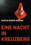 Text: "Eine Nacht in Kreuzberg" und "Sascha Boden-Bogdán". Ein orange-weißer Verkehrskegel auf nassem Asphalt., Buch