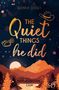 Text: "Sienna Danes, The Quiet Things He Did, Paxton Crossing, Cash." Illustration: Sonnenuntergang über Berge und Tannen., Buch