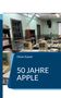 Titel: "50 JAHRE APPLE" von Oliver Kassel. Alte Computer in einem Raum mit Regalen und Fenster im Hintergrund., Buch
