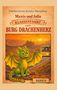 „Maxis und Julis Klassenfahrt nach Burg Drachenherz, Band 4.“ Ein grüner Drache vor einer Burg und ein Bus bei Sonnenuntergang., Buch