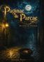 „Paginae de Parcae - Die Seiten des Schicksals“ steht in goldener Schrift. Vollmond über gepflasterter Gasse., Buch
