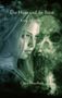 "Die Hexe und ihr Biest", "Krieg der Wesen", Claira Mondhain. Eine mystische Frau neben einem Schädel, umgeben von Rauch., Buch