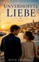 „UNVERHOFFTE LIEBE. Novelle. KEVIN ANDREOLLI.“ Zwei Personen auf einer Schiffsplattform vor malerischer Küstenstadt bei Sonnenuntergang., Buch