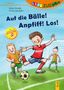 "Auf die Bälle! Anpfiff! Los!" Zwei Kinder spielen Fußball, ein Kind im Tor. Eine heitere Illustration., Buch