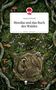 Titel: "Monika und das Buch des Waldes" von Varena Schmid. Illustration mit Waldboden, Tieren und Pilzen., Buch