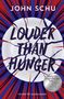 Text: "Louder Than Hunger", "Deutscher Jugendliteraturpreis", "John Schu". Zerbrochener Teller vor roten und blauen Strahlen., Buch