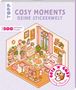 "Cosy Moments - Deine Stickerwelt. Über 500 ablösbare Sticker." Illustration eines gemütlich eingerichteten Zimmers.